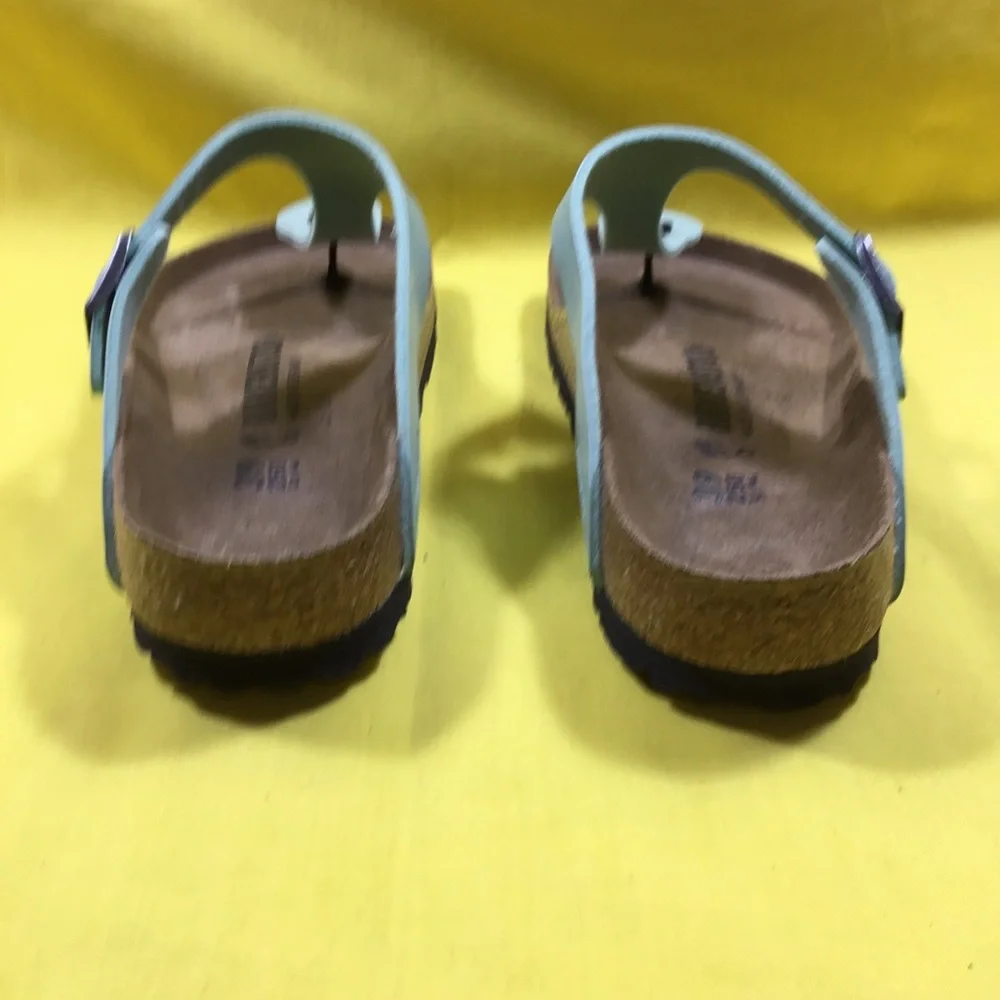 Birkenstock Women’s Silver Thong Sandals SZ 39  NWT